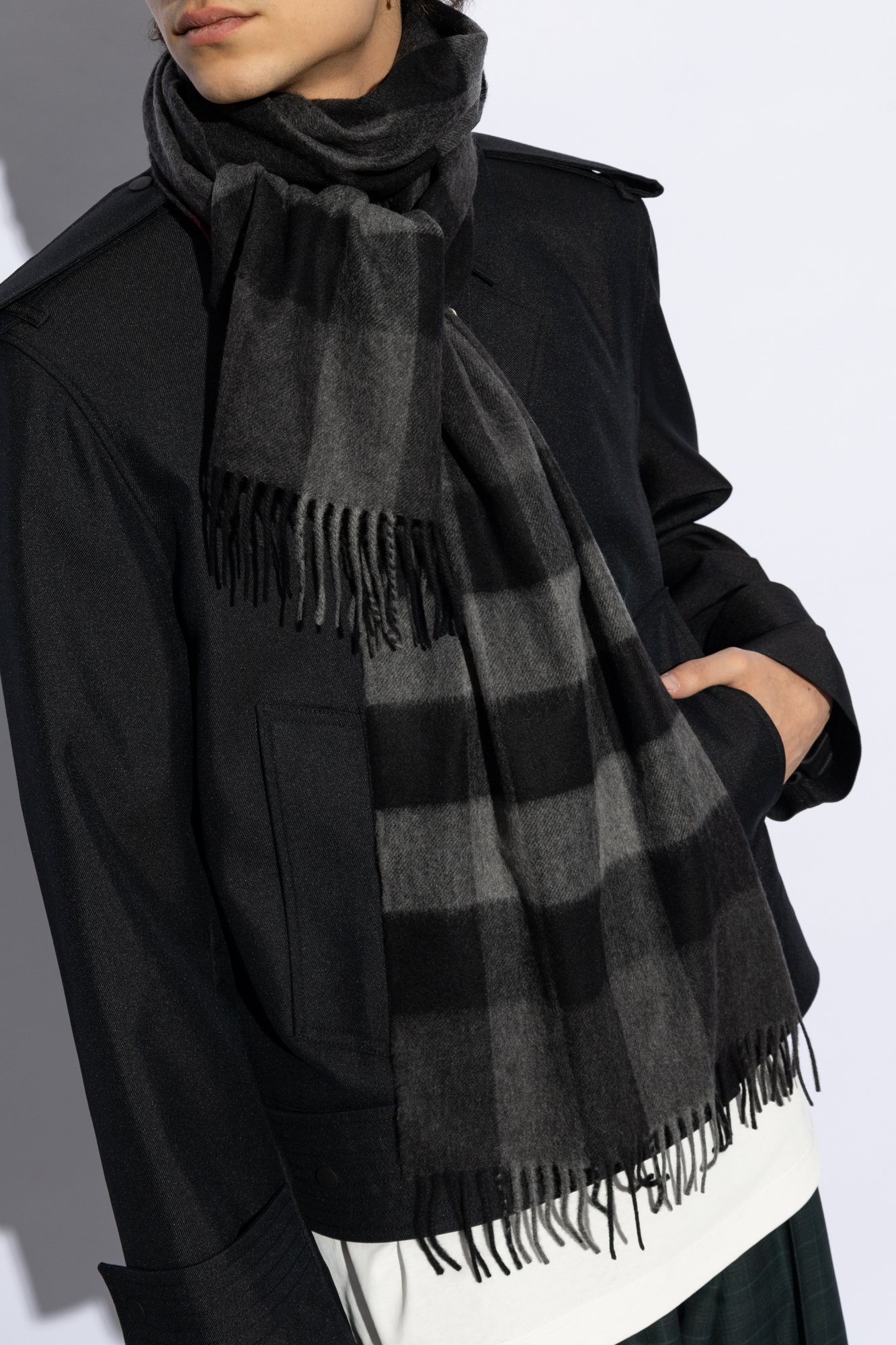 マフラー・ストール Burberry Embroidered Cashmere Blend Scarf Burberry scarf fringe plaid cashmere logo dandelion